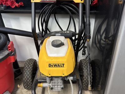 DeWalt 2400 PSI Pressure Washer, 1.1 GPM, Gas Powered, for Home/Outdoor Cleaning
