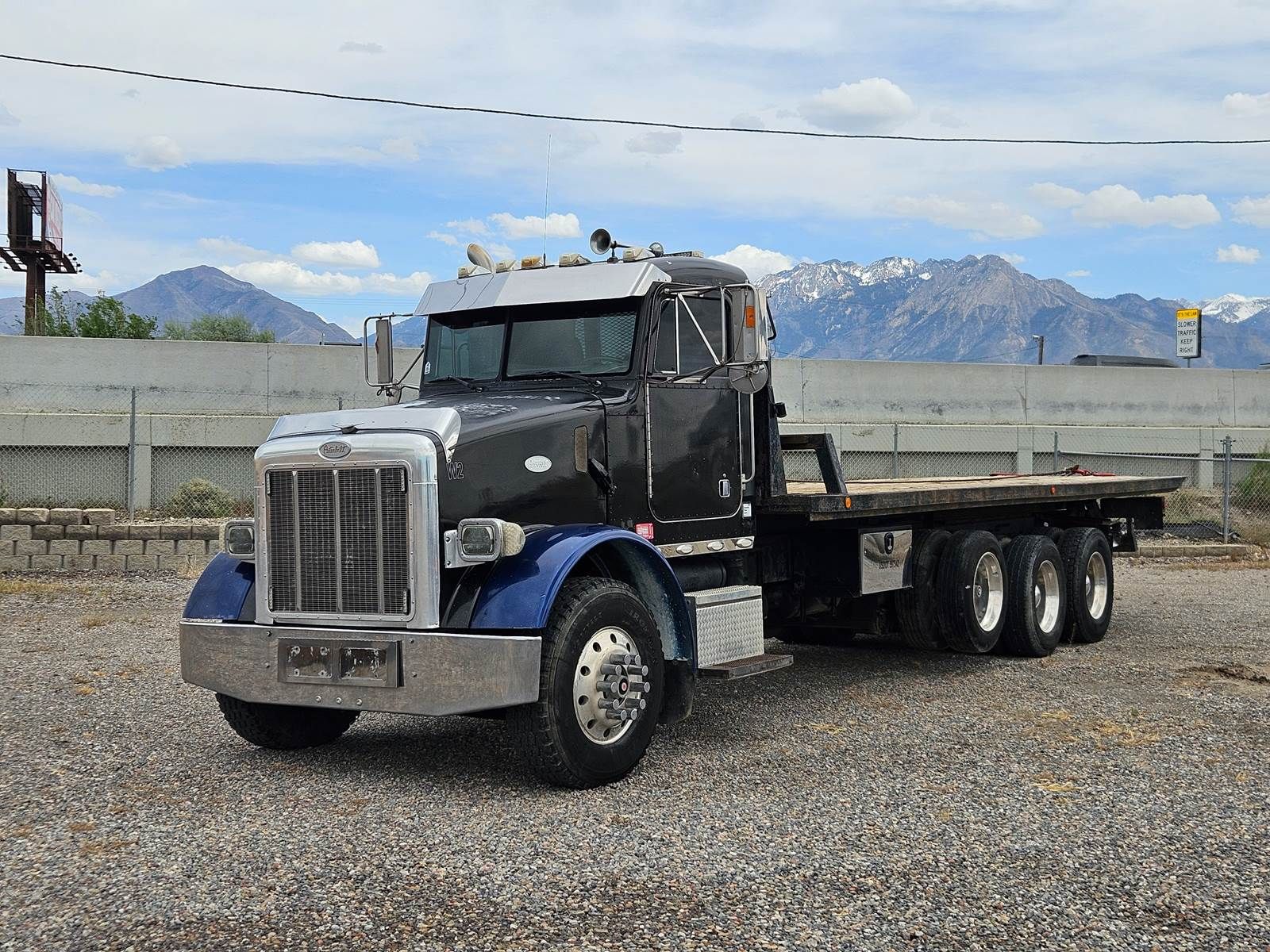 1999 Peterbilt 357 Rollback Tow Truck