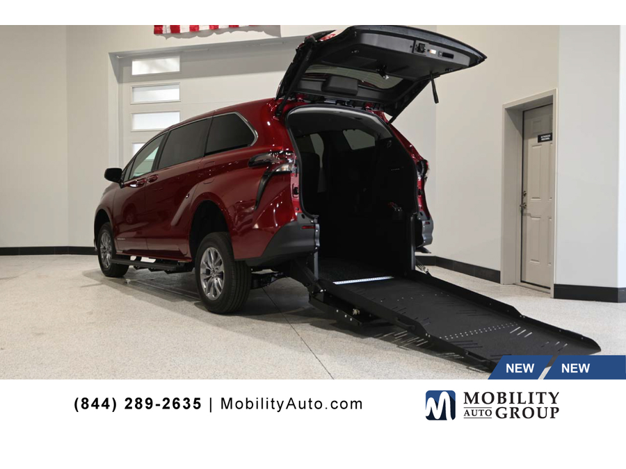 2026 Toyota Sienna LE 8-Passenger