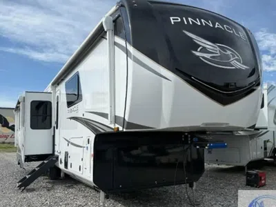Used 2024 Thor Jayco Pinnacle 38FBRK
