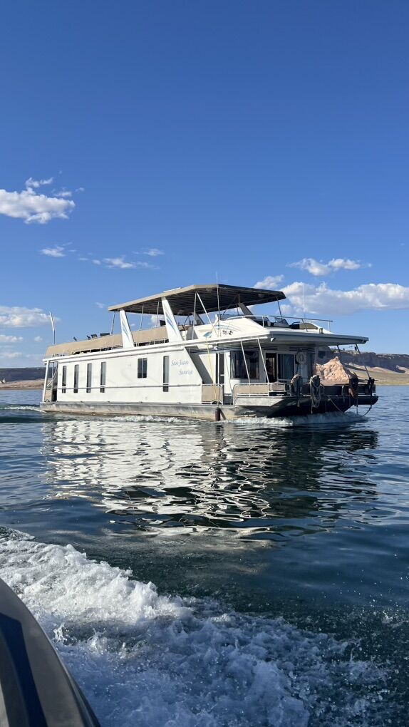 75' Houseboat In Antelope Marina In Lake Powell