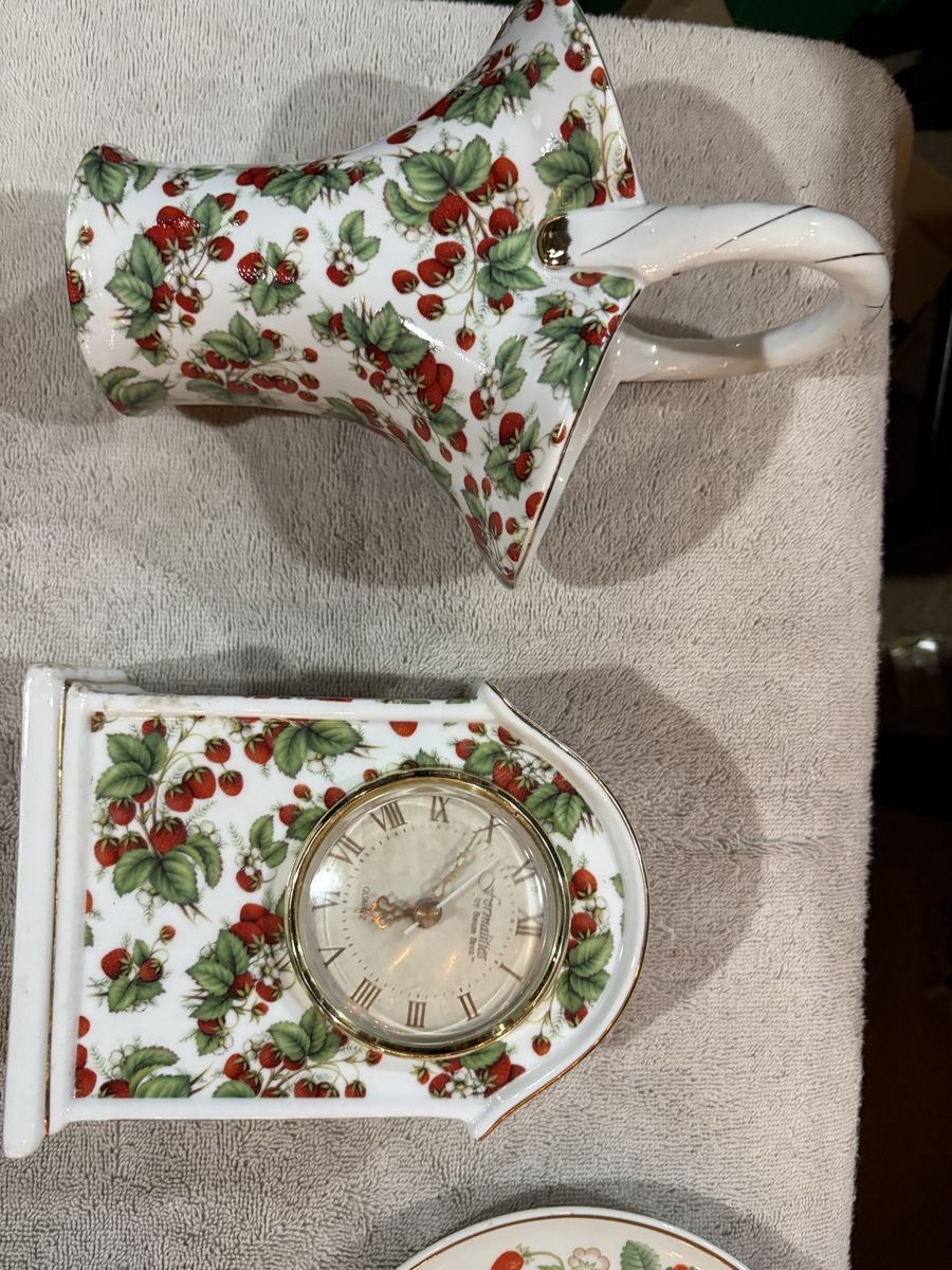 Vintage Strawberry Motif Ceramic Decor Set: Clock, Vase, Plate & Basket
