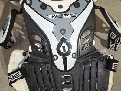 Sixsixone chest protector D 2.5 Size 42-44
