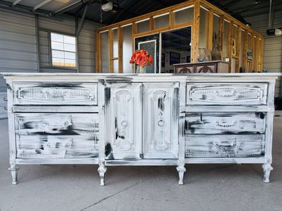Cute sideboard Dressed