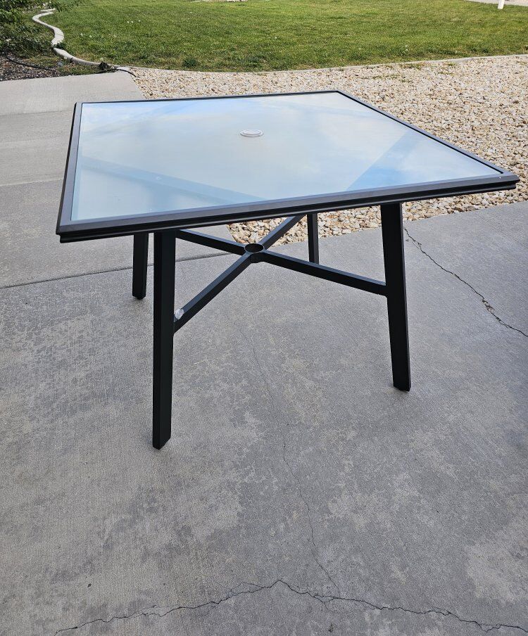 Cape Soleil Commercial Aluminum 38" Square Glass T