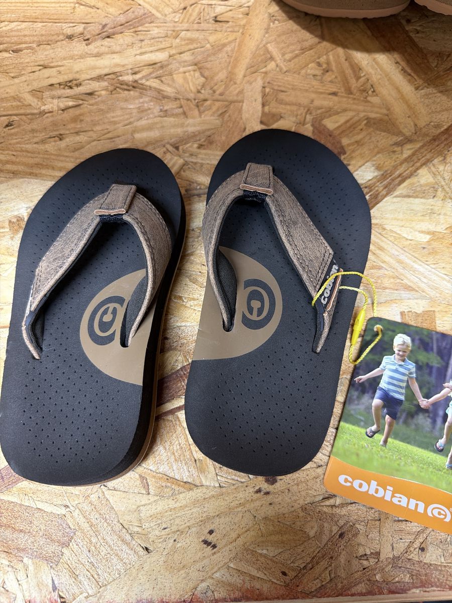 Cobian Kids ARV Jr Flip Flop Sandals - Mocha, Size 9/10 (NWT)