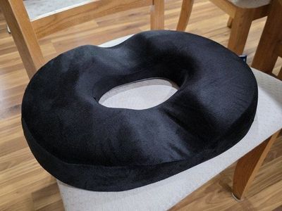 Amazon Donut Cushion for Chair - Like New