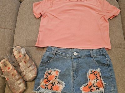 Girl's 3-Piece Outfit Lot - All in Motion Top M(8), Shorts & Wonder Nation Jelly Sandals Size 12
