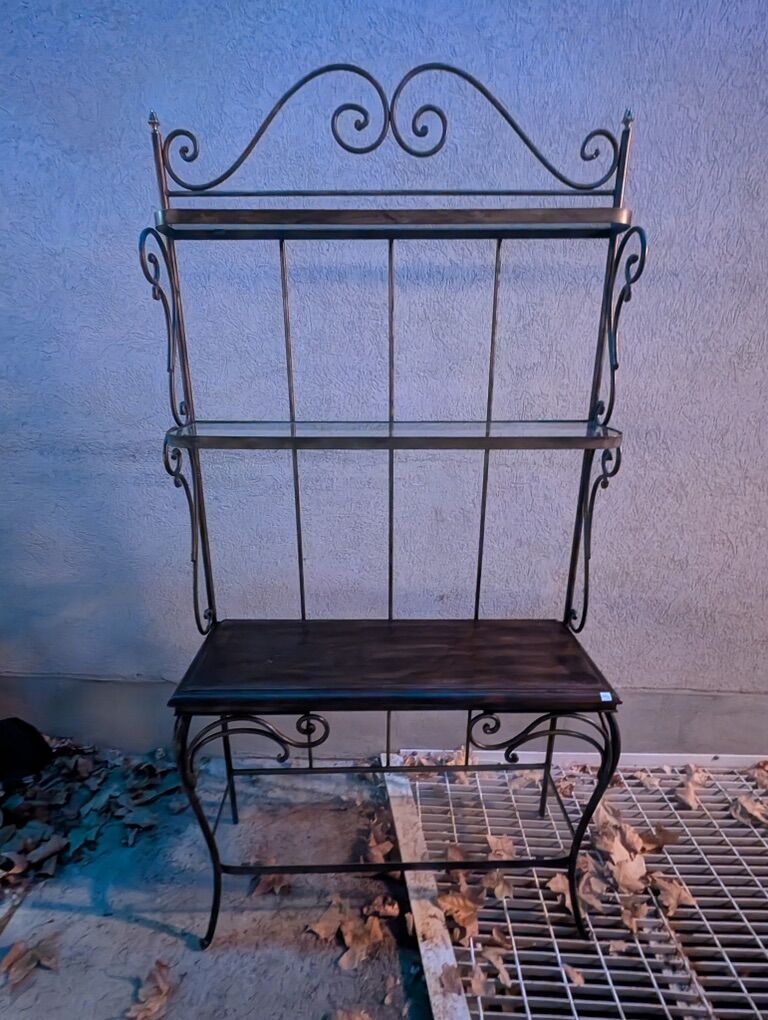 Barely Used 3 Shelf With Beautiful Metal Frame &m