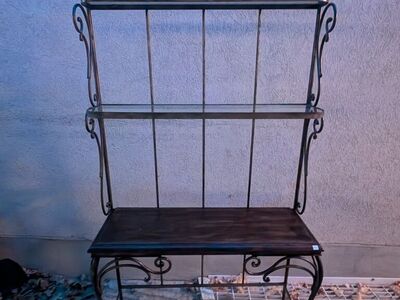 Barely Used 3 Shelf With Beautiful Metal Frame &m