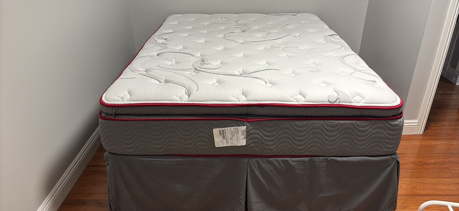 Queen Mattress, Box Spring & Metal Bed Frame – Like New