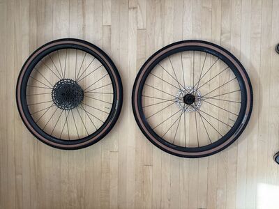 NEW: AXIS Elite 700c Disc Wheelset w/ Specialized Pathfinder Pro 42mm Tires