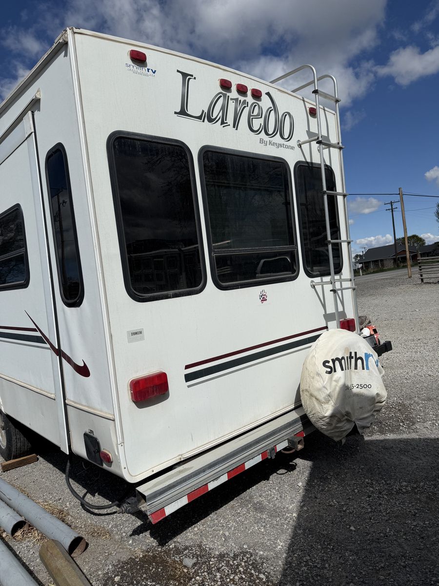 2004 Keystone Lareado 5th wheel