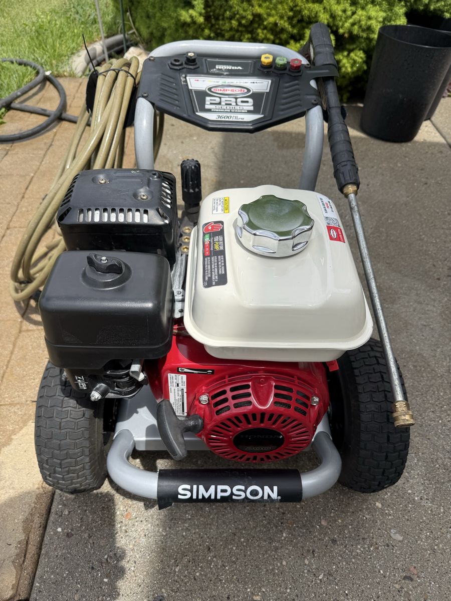 Simpson pro series 3600psi 2.5gpm has Honda gx200 engine like new