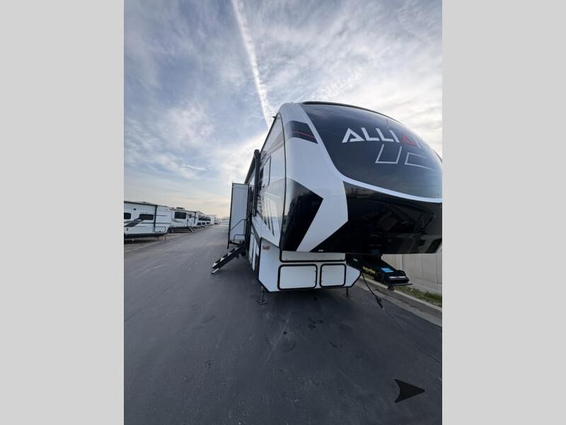 2021 Alliance RV Valor 40V13