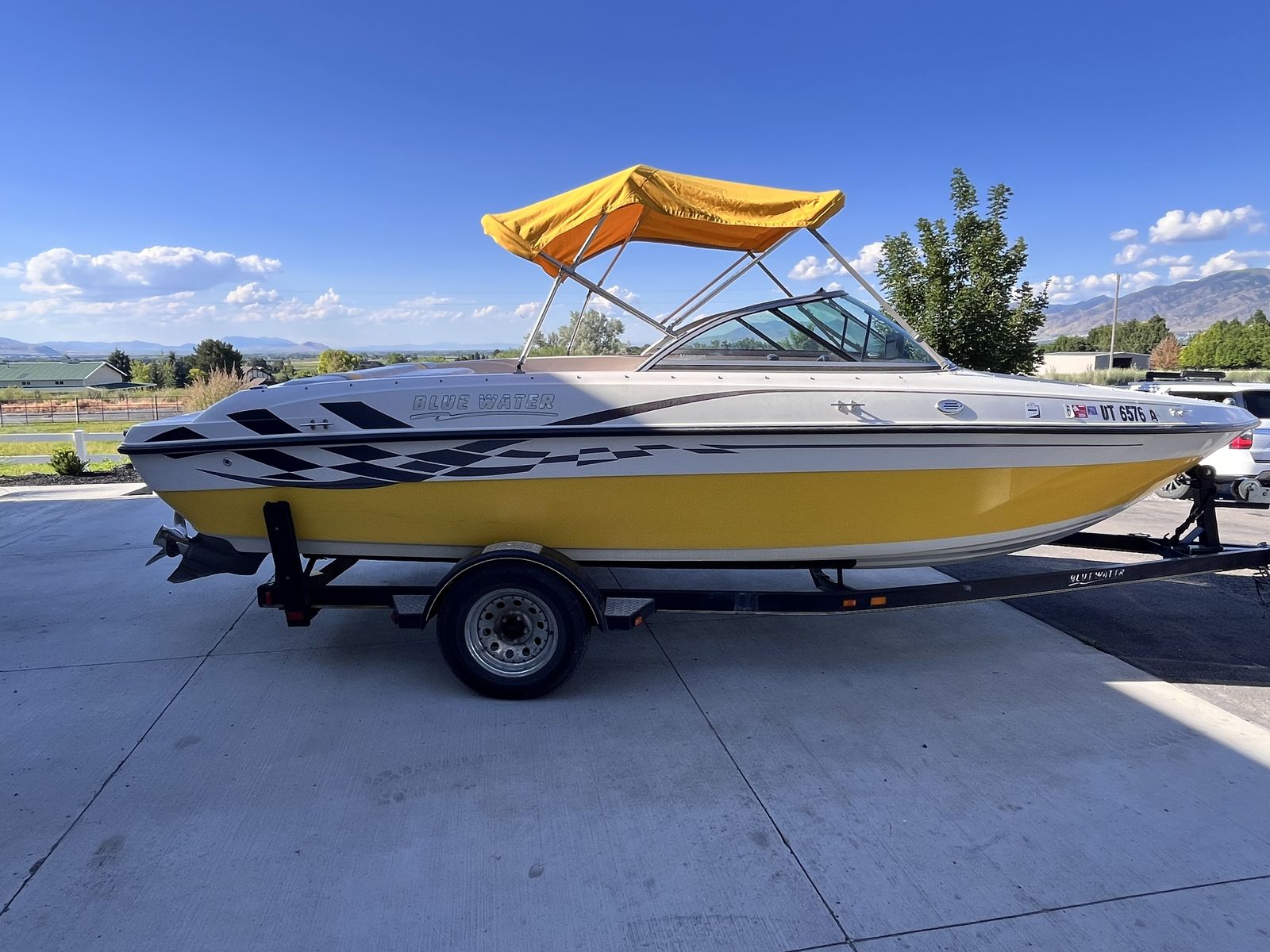 20’ inboard/ outboard blue water Volvo
