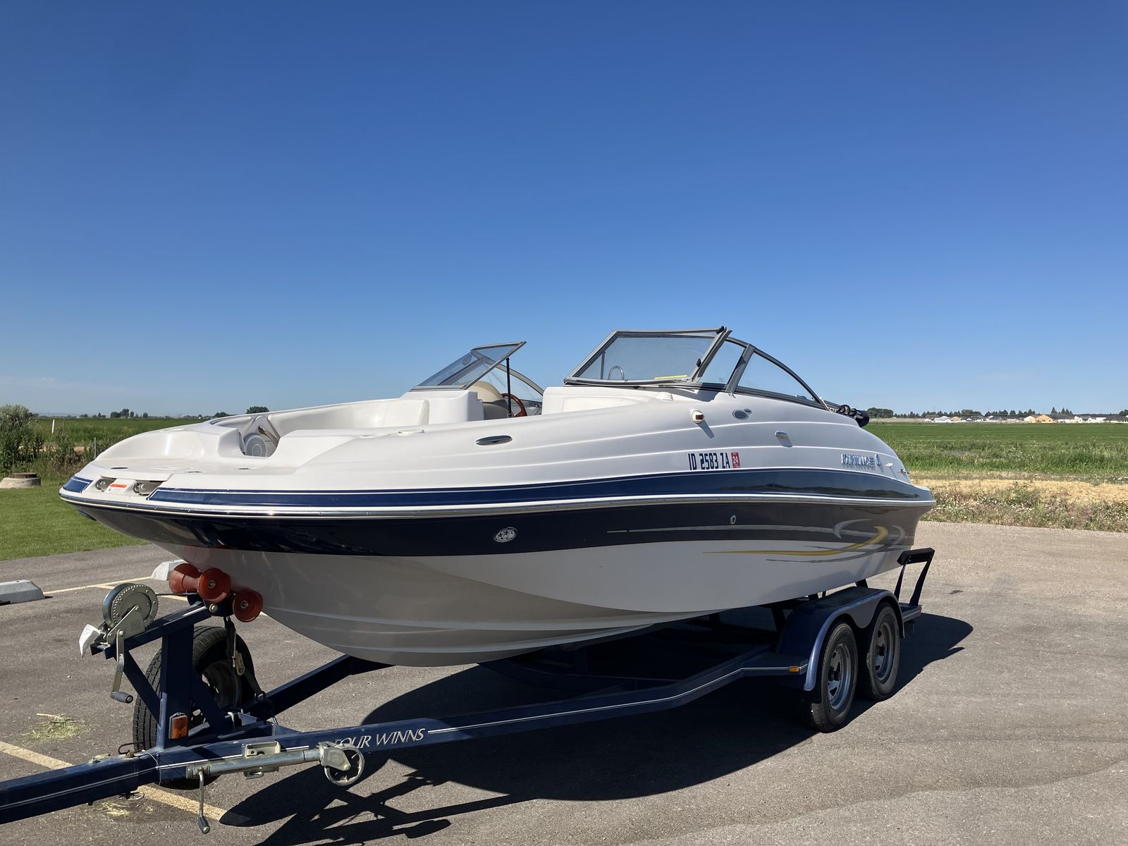 2005 Four Winns Deck Boat