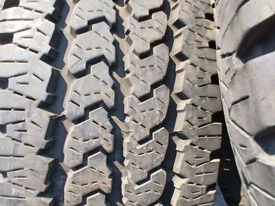 285/80/r18 Firestone tire set