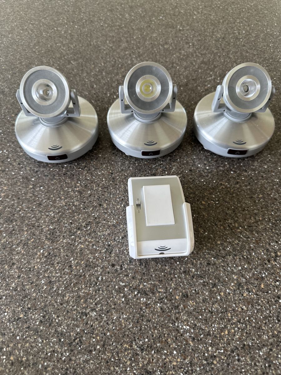 Westek LPL748XLRC-3CPB LED Puck Lights (3-Pack) - Remote Control, Dimmable, 3 Color Temps