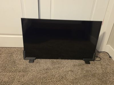 Samsung 40" 4K Smart TV with Wall Mount
