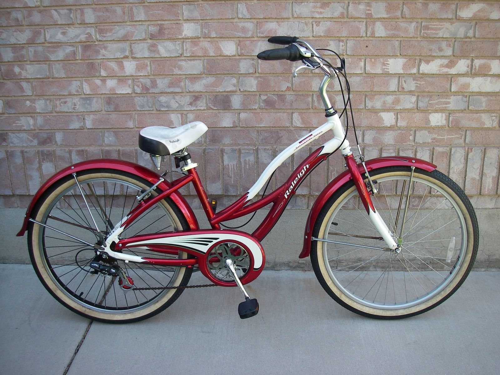 Womens 26" ALUMINUM RALEIGH  RETROGLIDE SEVEN Beach Cruiser Bike, 7-Speed, w/ Fenders, Red, 26 Inch