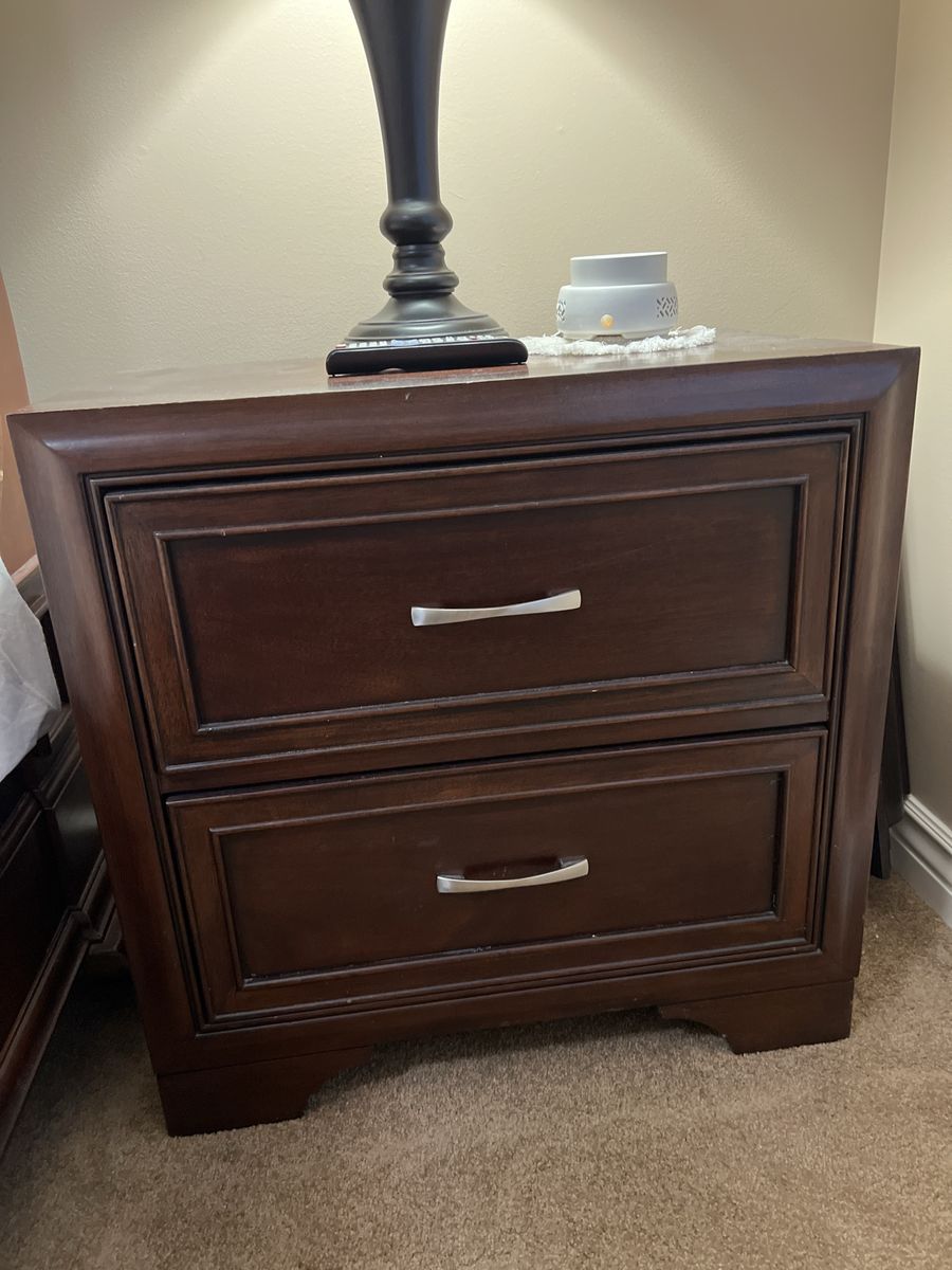 Solid, Well Built Dark Wood Sleigh Bed, Dresser & 2 Nightstands…Excellent Condition