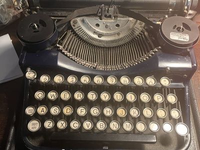 Vintage Underwood Standard Four Bank Typewriter - Rare Blue, Working Condition, Classic QWERTY Keyboard. Case included.