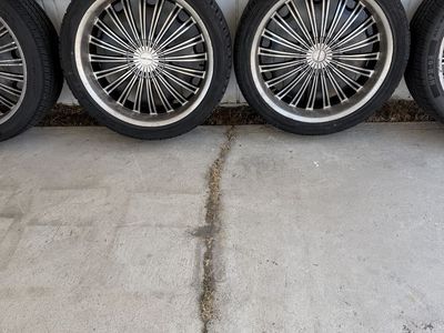 Set of 4 Used 305/35R24 112V XL Wheels and Tires, Aftermarket, All-Season