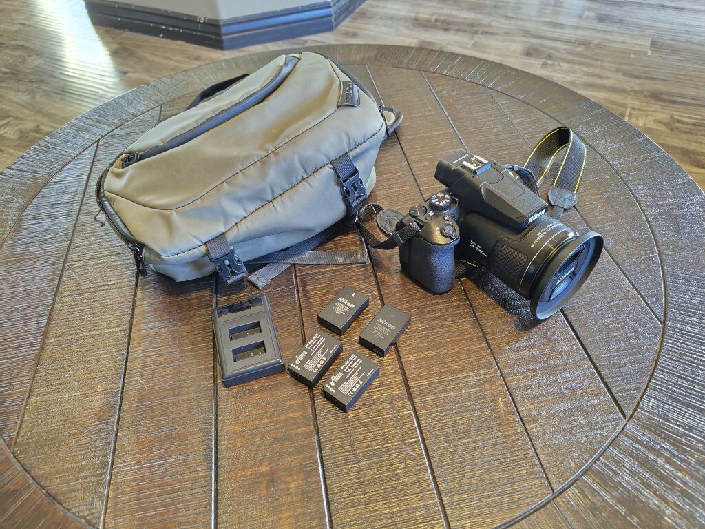 Nikon P950 Coolpix, 24mm-2000mm, 4k video, 16mp