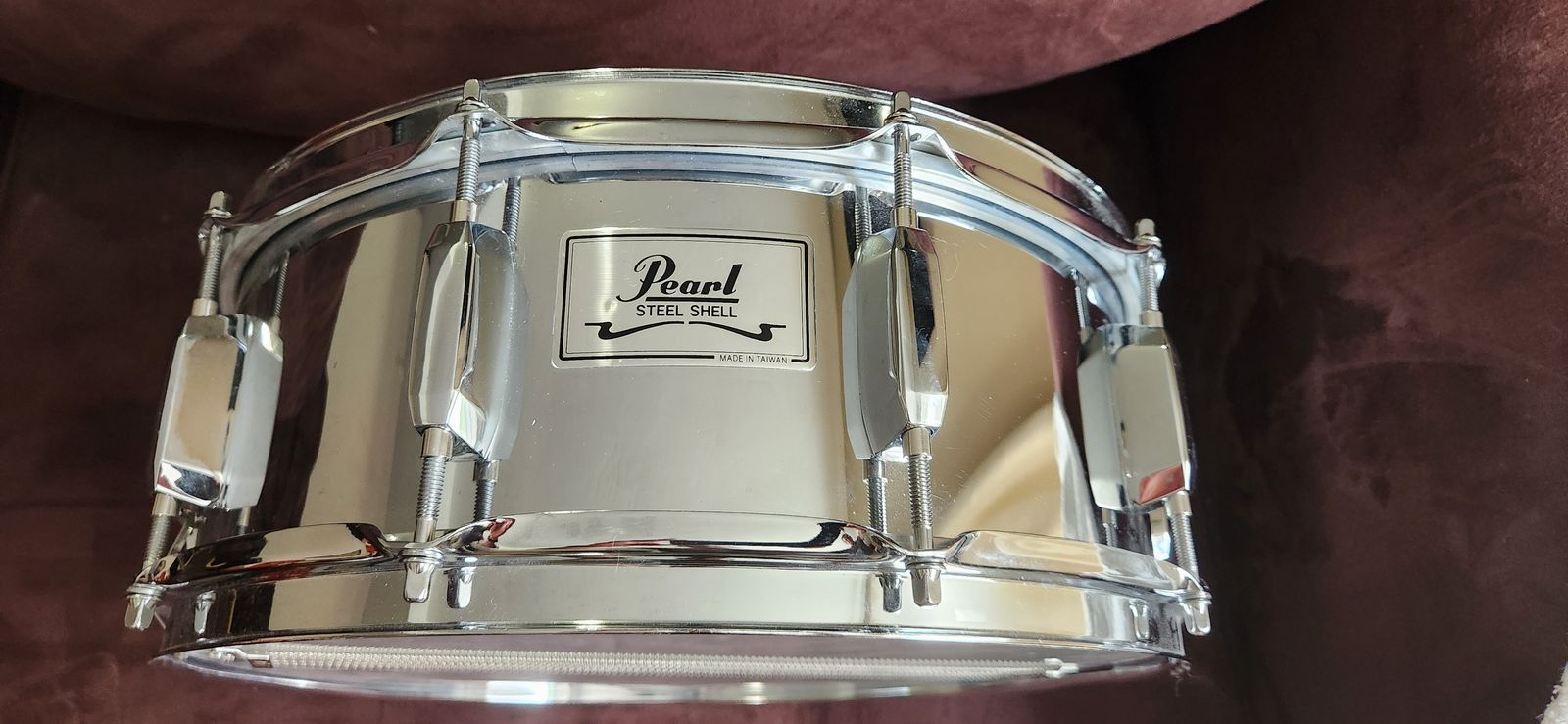 Pearl snare drum