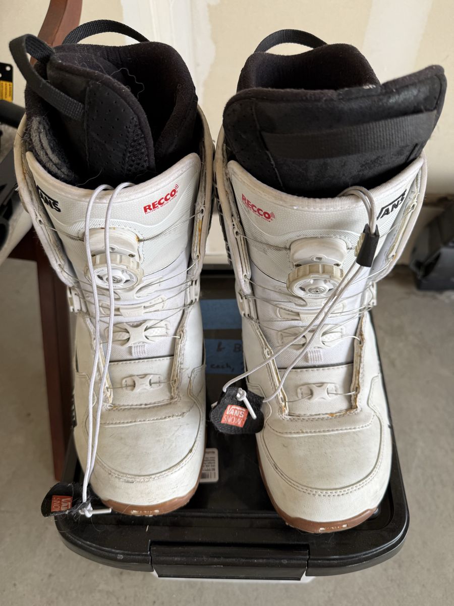 Vans women's snowboard boots 9 size