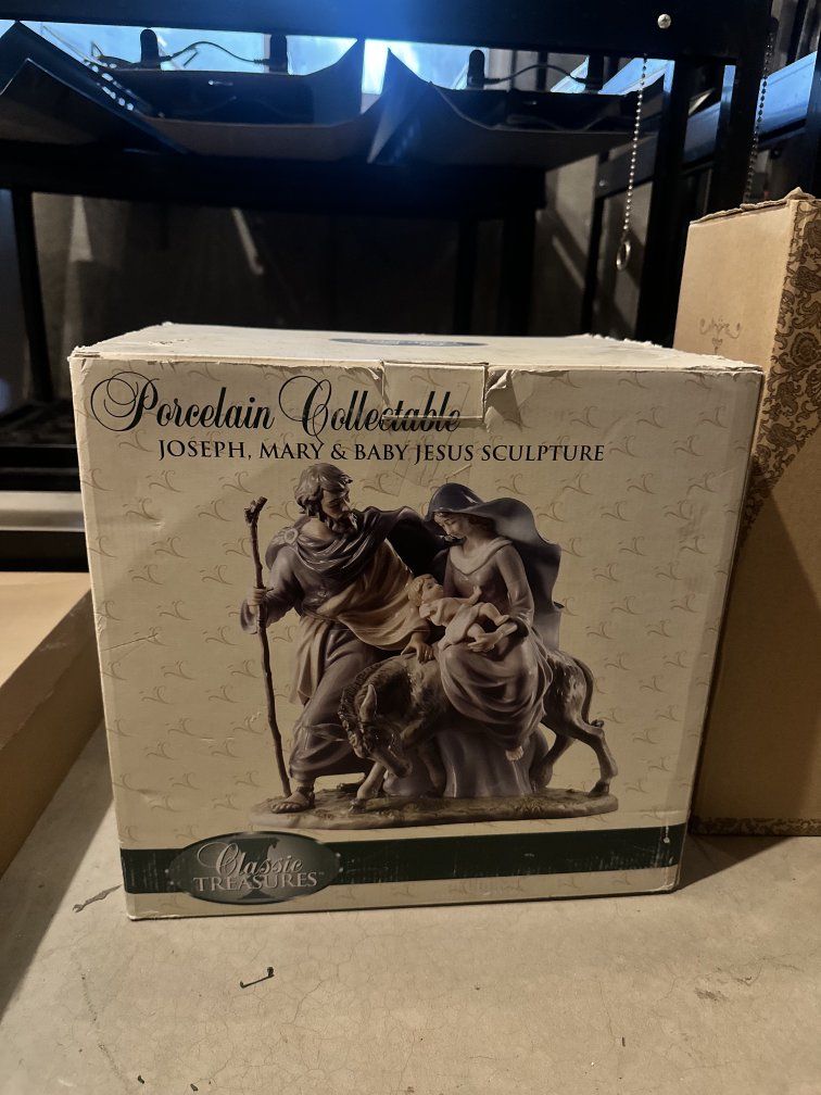 Classic Treasures Porcelain Collectable - Nativity