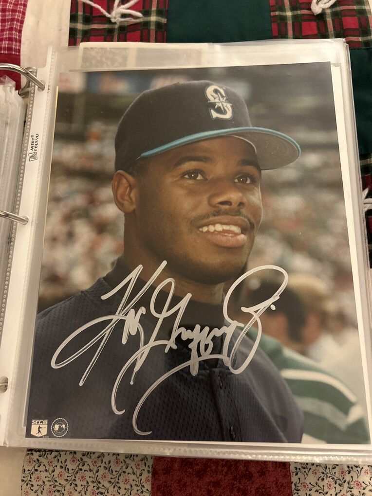Ken Griffey Jr Autograph 8x10 Seattle Mariners