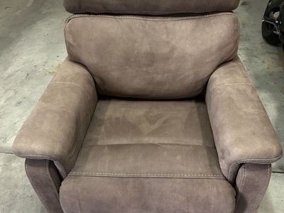 Power lift recliner