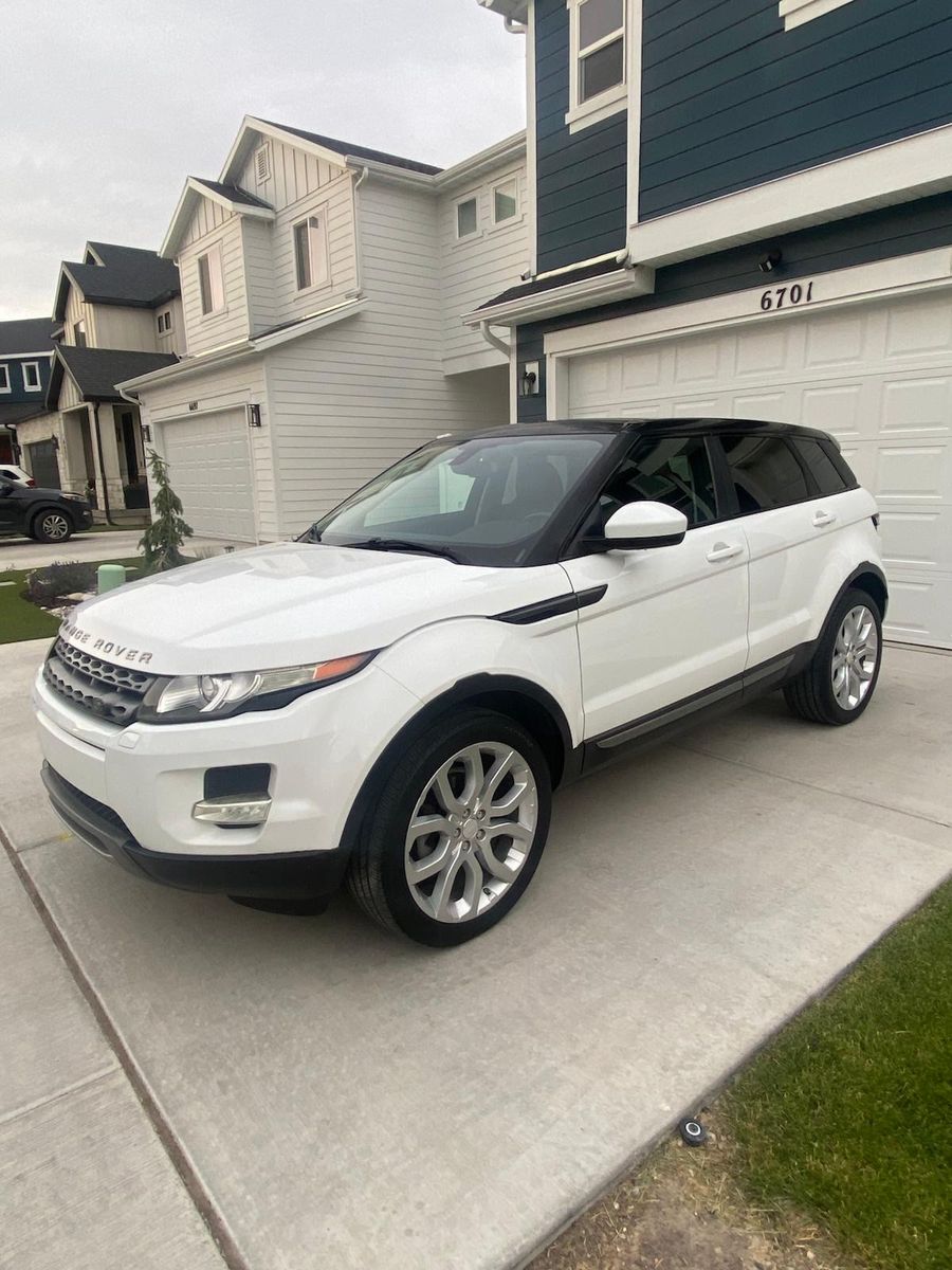 Range Rover Evoque Pure SUV - White 4D 2.0L I4 Turbocharged (Model Year Unknown)