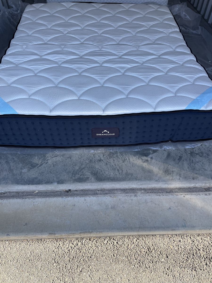 DreamCloud Premier Hybrid Mattress