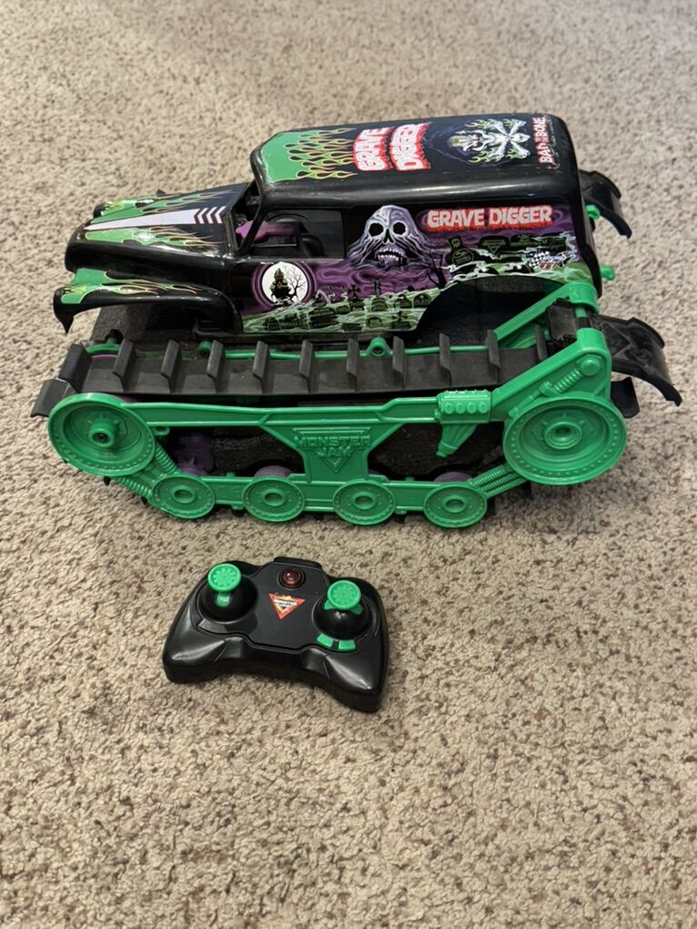 Grave Digger Remote Control - 2 Monster Trucks