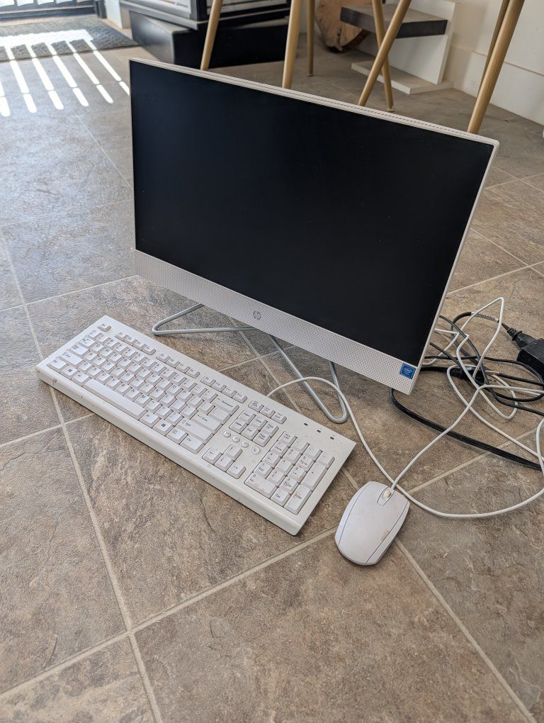 HP - 21.5" All-In-One - Intel Celeron - 4GB Memory - 128GB SSD - Snow White