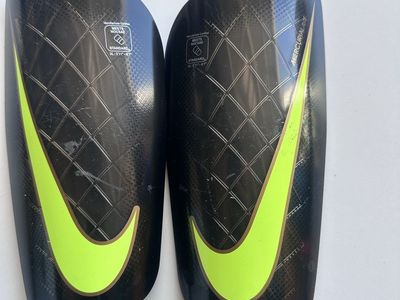 Nike Mercurial Lite soccer shin guards