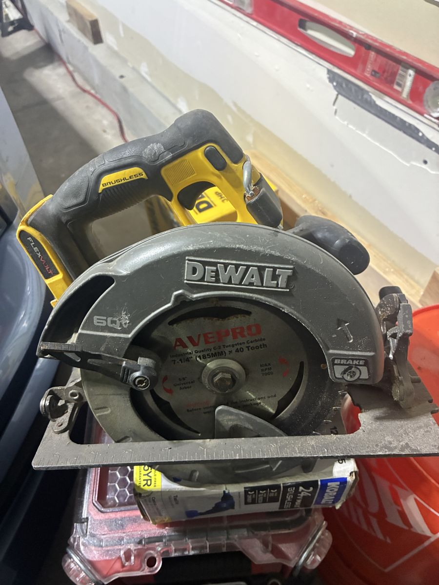 DEWALT FLEXVOLT 60V MAX 7-1/4" Brushless Cordless Circular Saw - Tool Only