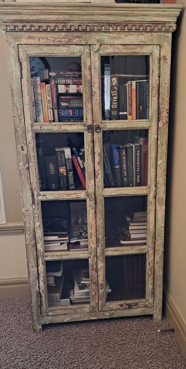 Double door display cabinet