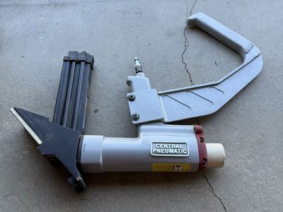 Pneumatic nail gun
