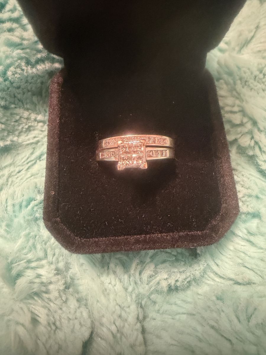 Gorgeous princess cut ring set