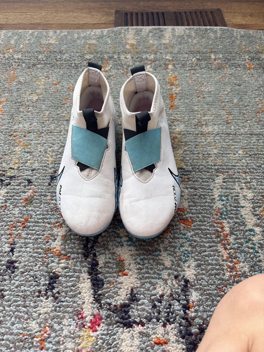 Size 5 1/2 Nike Air Zoom Soccer Cleats