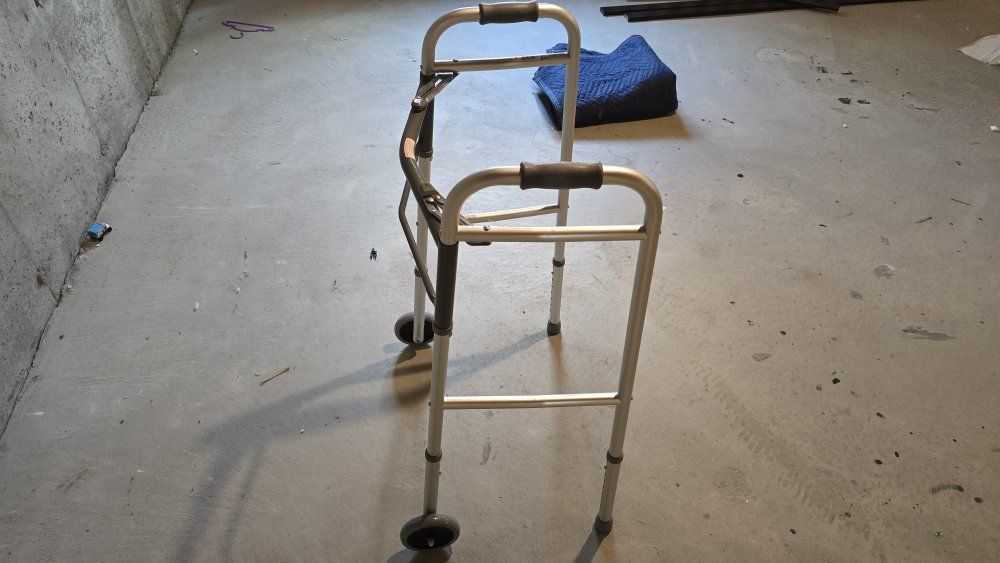 Drive Medical Deluxe Folding Walker with Wheels - Lightweight & Adjustable