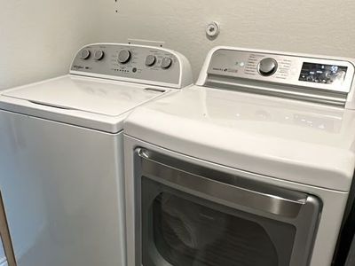 🧺 Whirlpool Washer (6 Months Old) + LG Electric Dryer Set