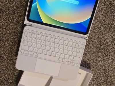 Like New 10th Gen Ipad & Magic Keyboard