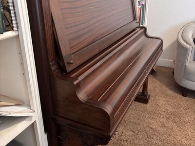 Free Piano--Lovely Heirloom, works well