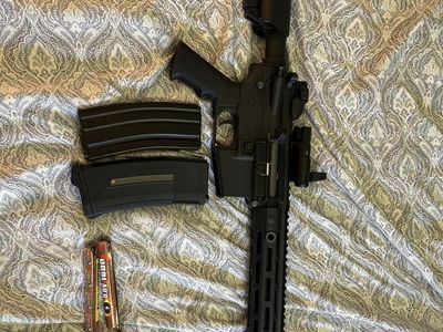 Airsoft M4 Carbine Style AEG Rifle with 2 Magazines & 9.6V Battery