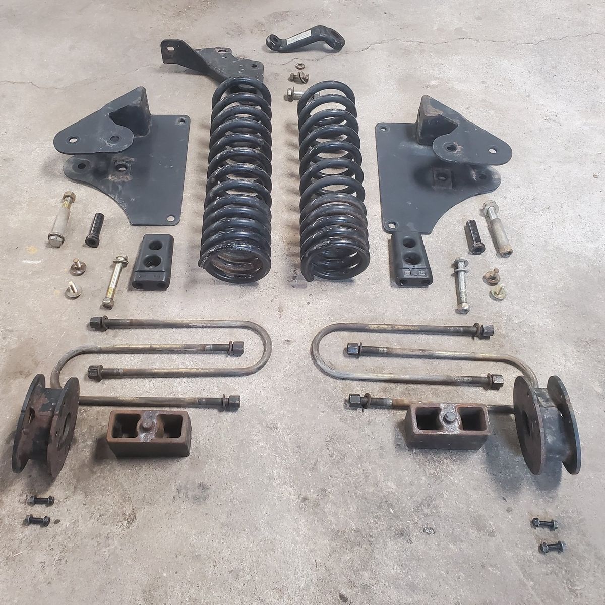 Lift kit for 2018 Ram 3500 with or without air bag